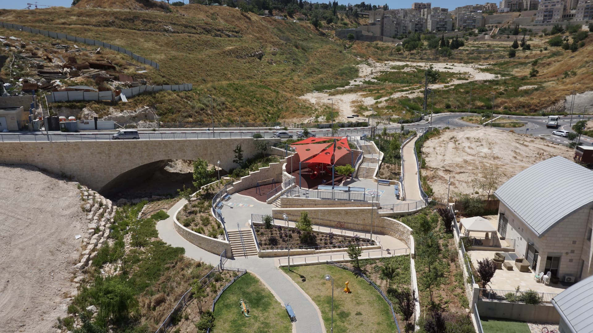 תלפיות מזרח — גשר ופיתוח לבוני התיכון — 4